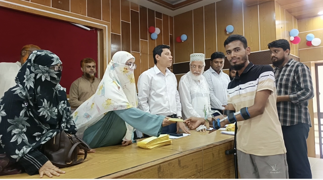 অসহায় পরিবারের মাঝে নগদ ১০ লাখ টাকার মানবিক সহায়তা প্রদান