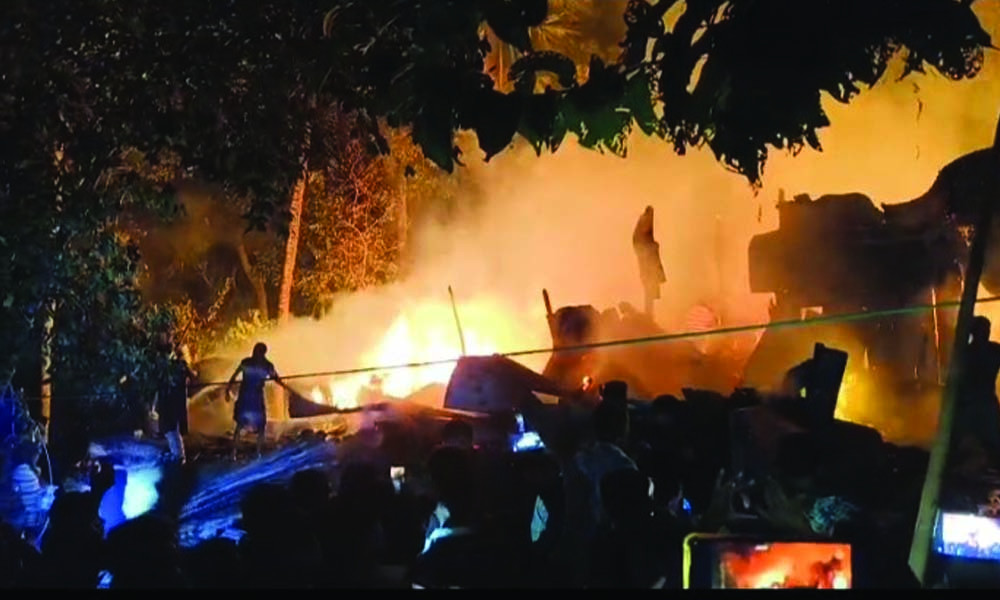রামগতিতে আগুন পুড়ে ছাঁই বসতবাড়ী, ১০ লাখ টাকার ক্ষতি