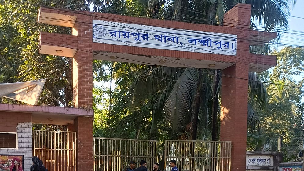 রায়পুরে একই পরিবারের চারজন হত্যার ঘটনায় মামলা