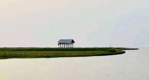 চর আব্দুল্লাহতে ঘুরতে গিয়ে দেড়শতাধিক পর্যটক আটকা