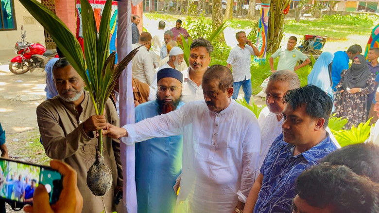রায়পুরে প্রায় ৭ হাজার কৃষকের মাঝে বিনামূল্যে কৃষি প্রণোদনা বিতরণ