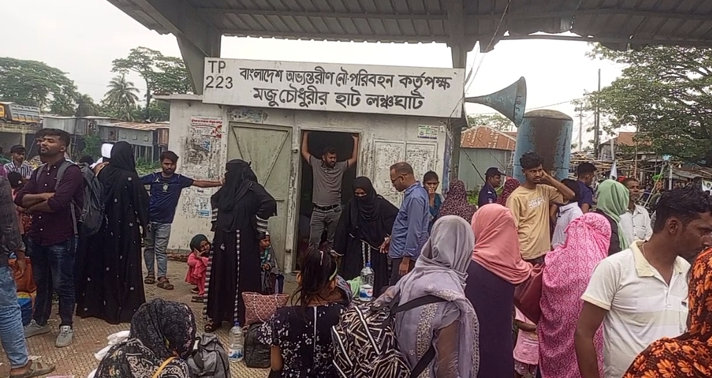 মজুচৌধুরীহট লঞ্চঘাটে ঘরমুখো যাত্রীদের ভিড়
