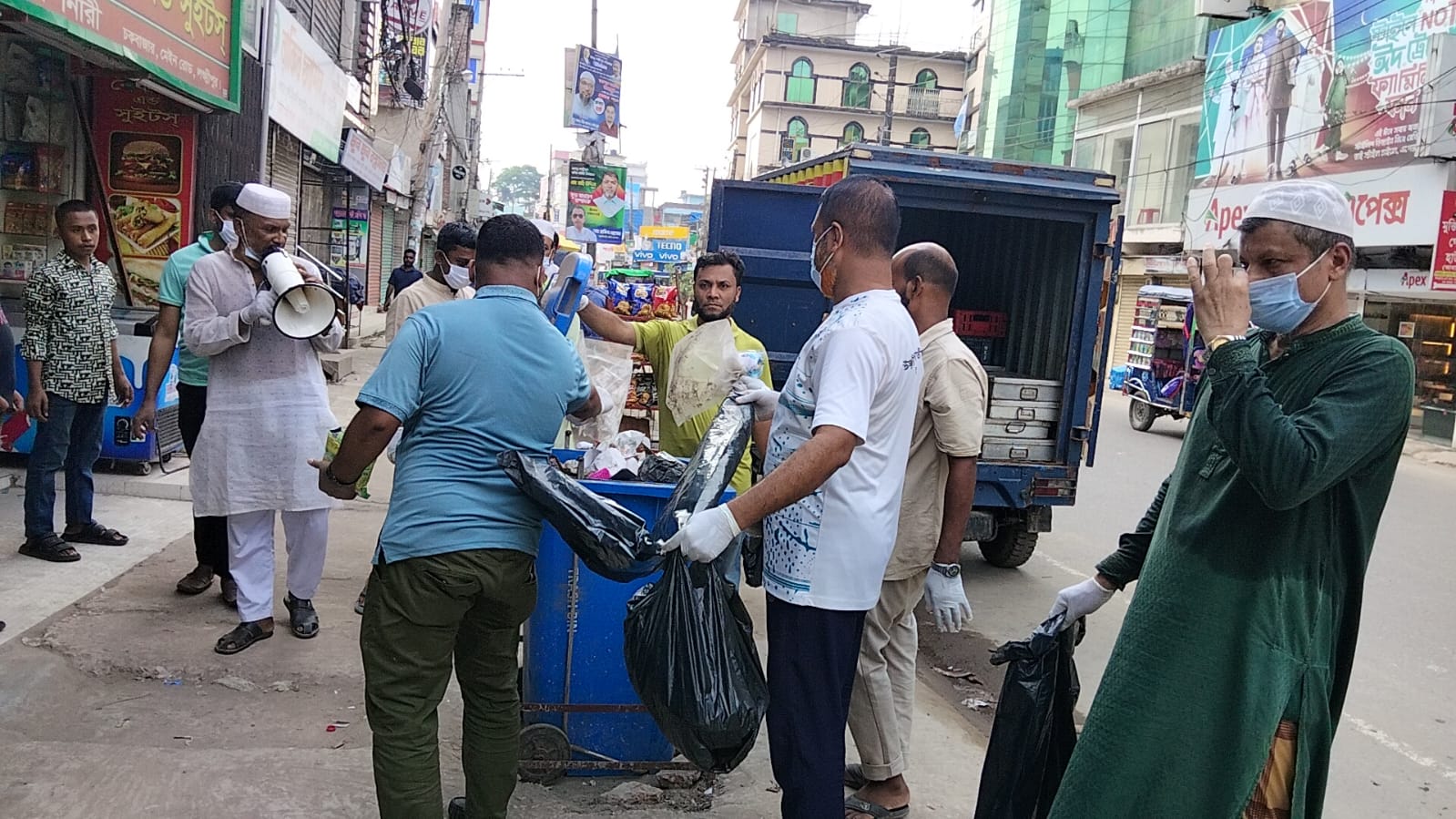 মশক নিধনে ৬ নং ওয়ার্ড কাউন্সিলর প্রাথী আবুল কাশেমের সঁড়াশি অভিযান