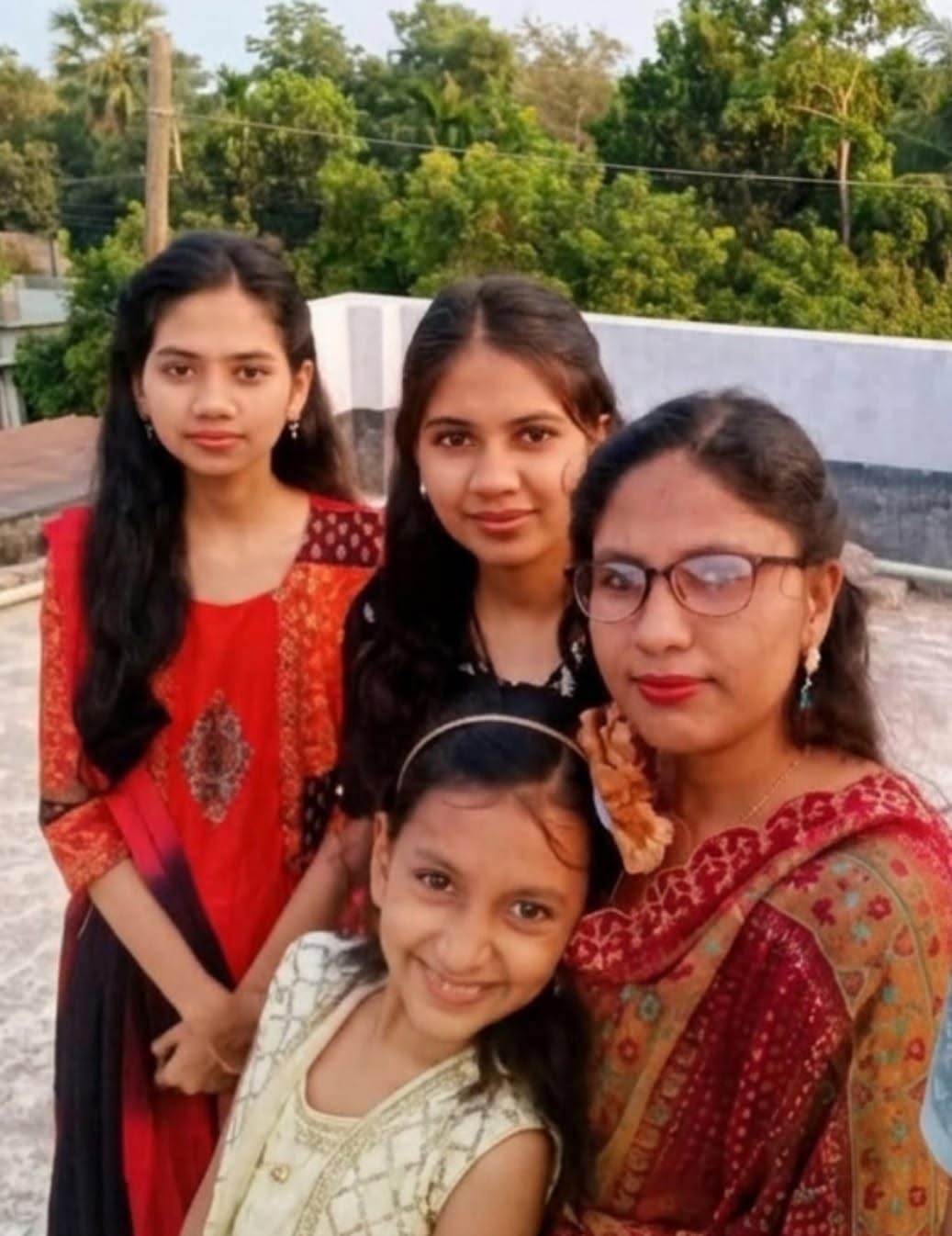 হাঁসি-খুশি মনে গল্পের মধ্যেই চারটি তাজা প্রাণ মুহুর্তেই শেষ