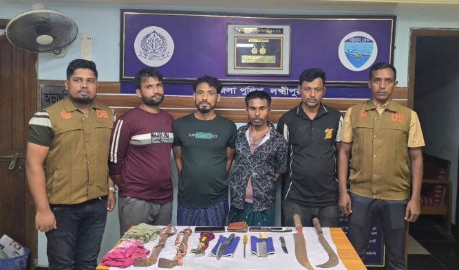 চন্দ্রগঞ্জে ডাকাতির প্রস্তুতিকালে বিপুল পরিমাণ অস্ত্রসহ চারজন আটক