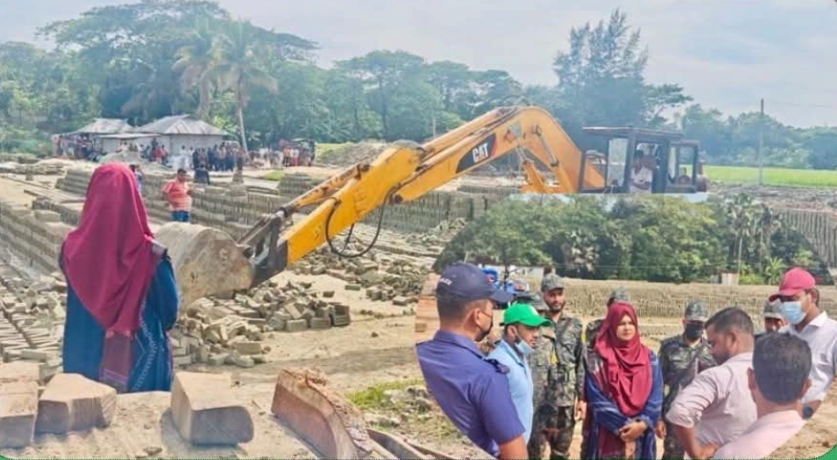 রামগতিতে অবৈধ ইটভাটা ও স'মিল উচ্ছেদ, দুটি চুল্লি গুড়িয়ে দিল প্রশাসন